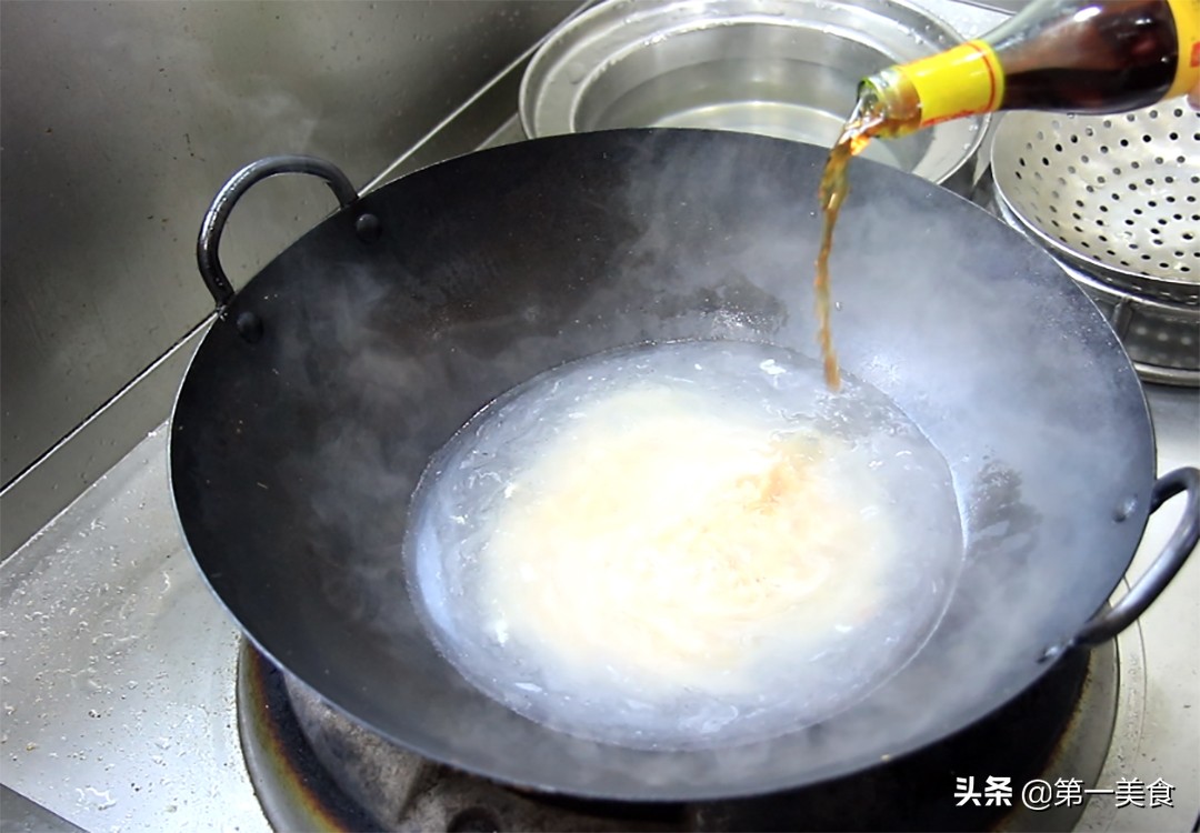 图片[6]-夏天鸡肉就要这样吃 大厨分享红油鸡丝 独特料汁 香辣开胃-起舞食谱网