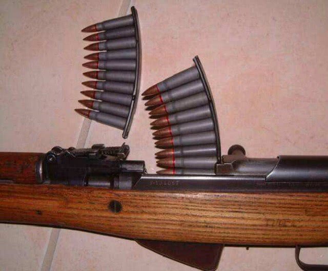 士兵换完弹匣会丢掉吗？老兵：里面还有一颗子弹怎么扔？