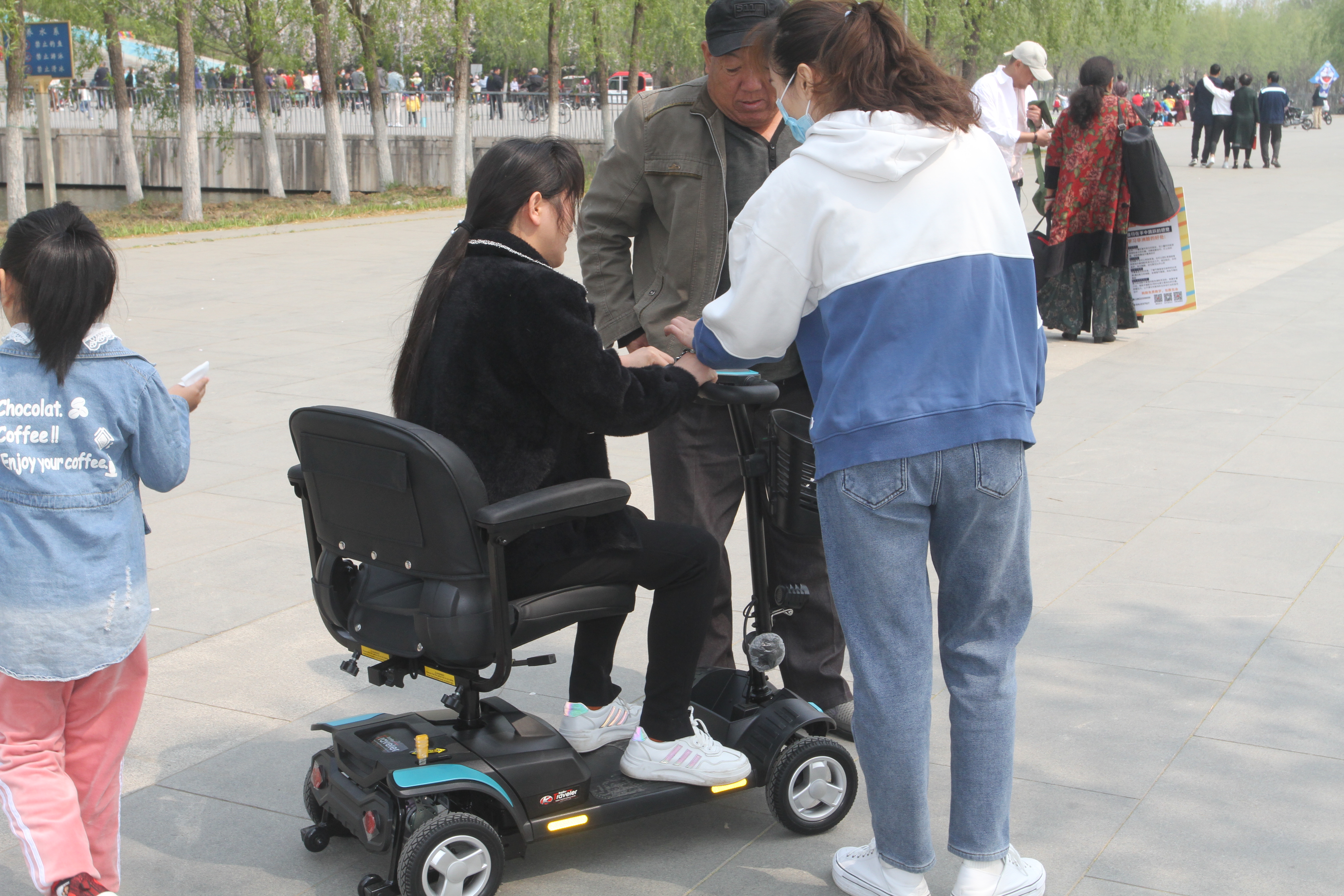一辆车成就一个梦想「开天乐老年代步车」