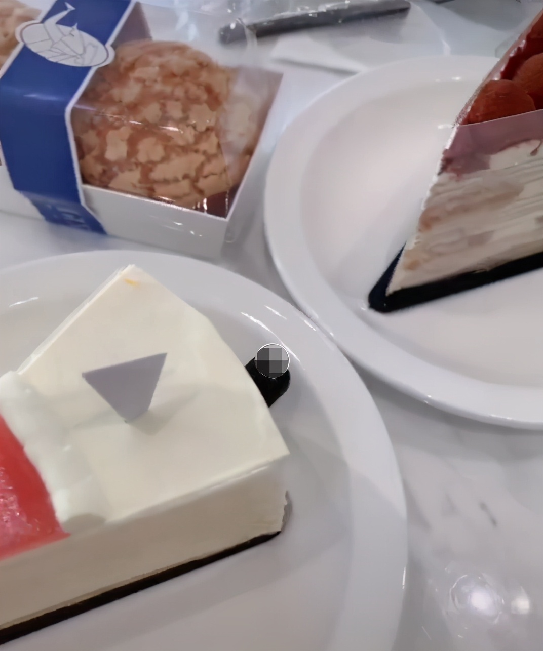 张月晒日常饮食太奢侈？满地饭菜足足13大盘，一顿顶普通人四顿
