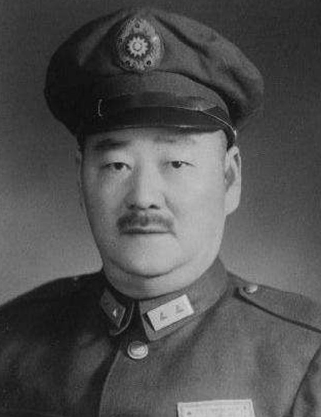 1952年，国军上将刘峙现身印尼沦为小学教员，蒋介石：别再丢人了
