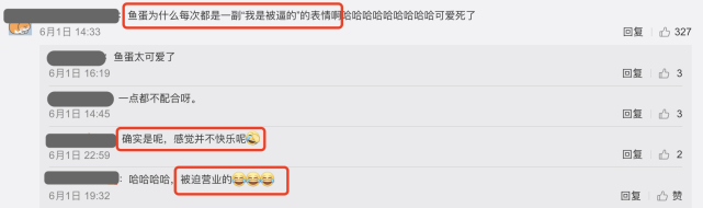 蔡少芬整蛊儿子超开心，故意推挤鱼蛋落地，高冷boy却罕见露笑容