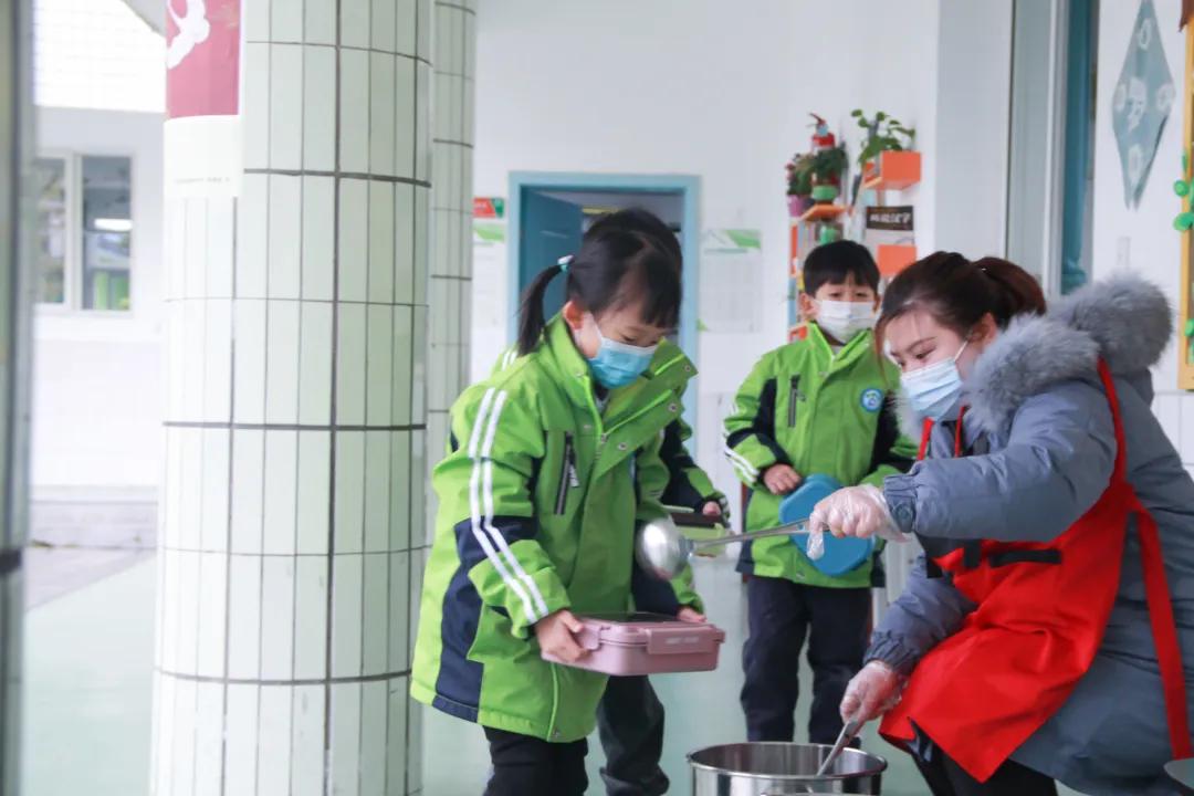 演练不松懈 提升应急防控能力丨双流区公兴小学疫情应急演练
