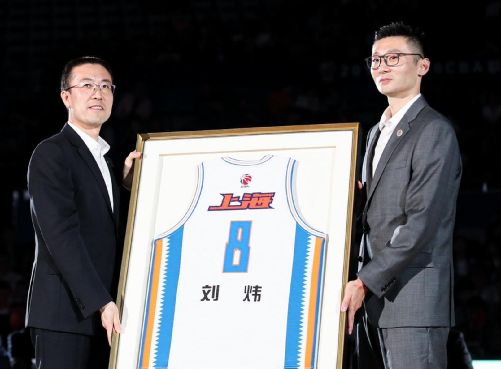 从小打中锋还是姚明队友，长大后成CBA第一位万分后卫