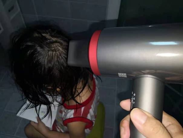 百变造型，无限精彩-诗恩无线吹风机评测