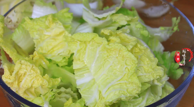 It’s cold, my family loves this pot of cabbage, it’s simple to make, it’s more fragrant than meat, it’s not annoying to eat for 5 days