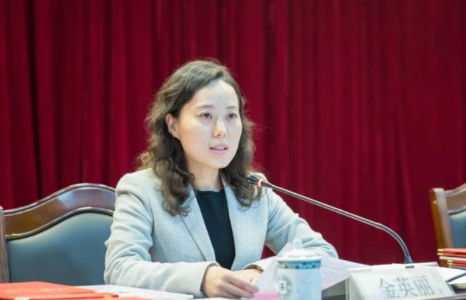 上海80后女干部被判10年，自认没有受贿：他们送财物是在追求我
