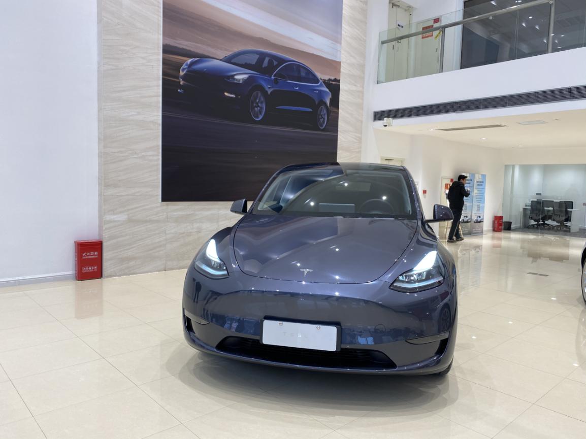 实探特斯拉Model Y|降维打击实在厉害，到店人数骤然陡增