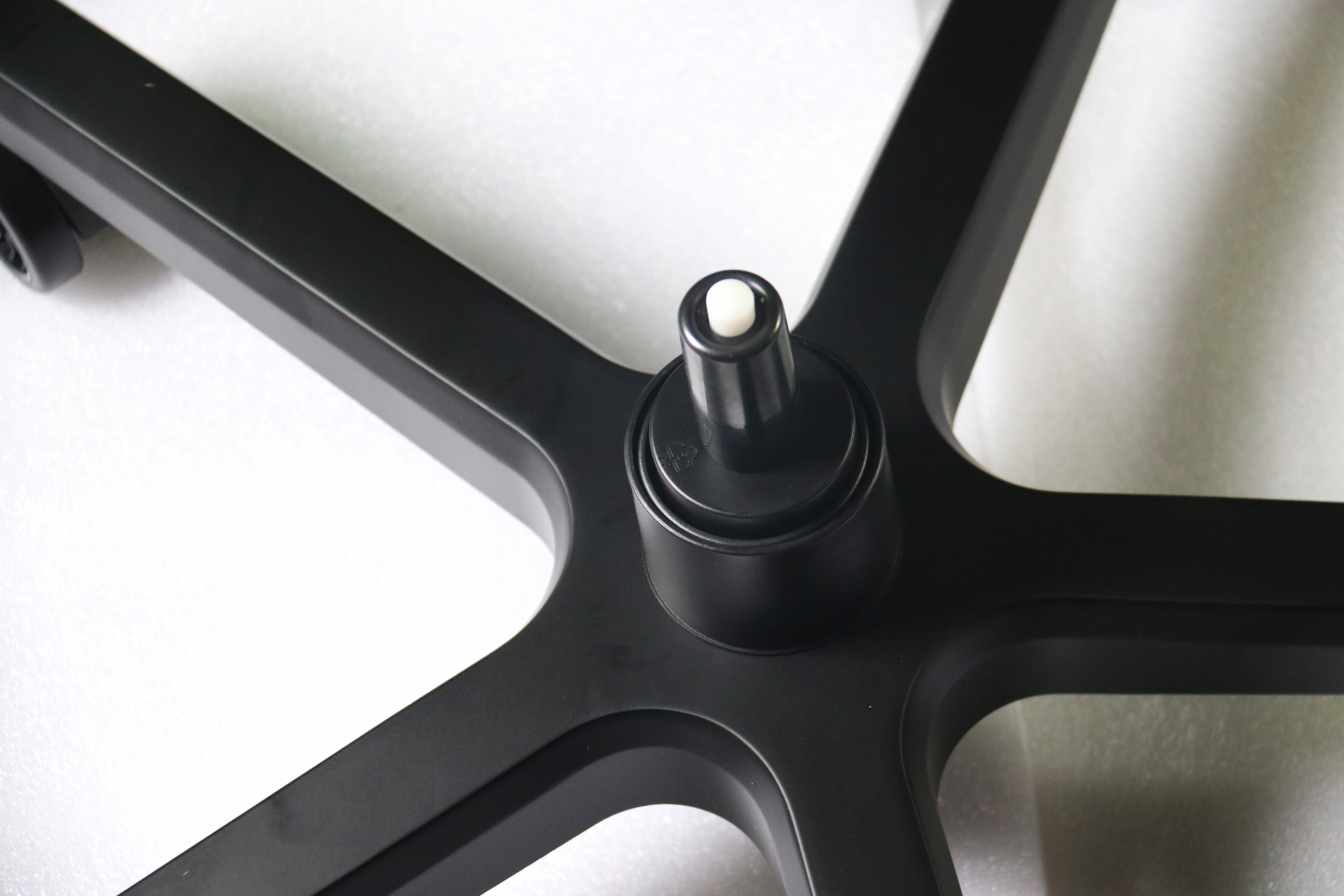 玩的不仅是游戏，午间小憩也适合：安德斯特赤焰王座电竞椅实测