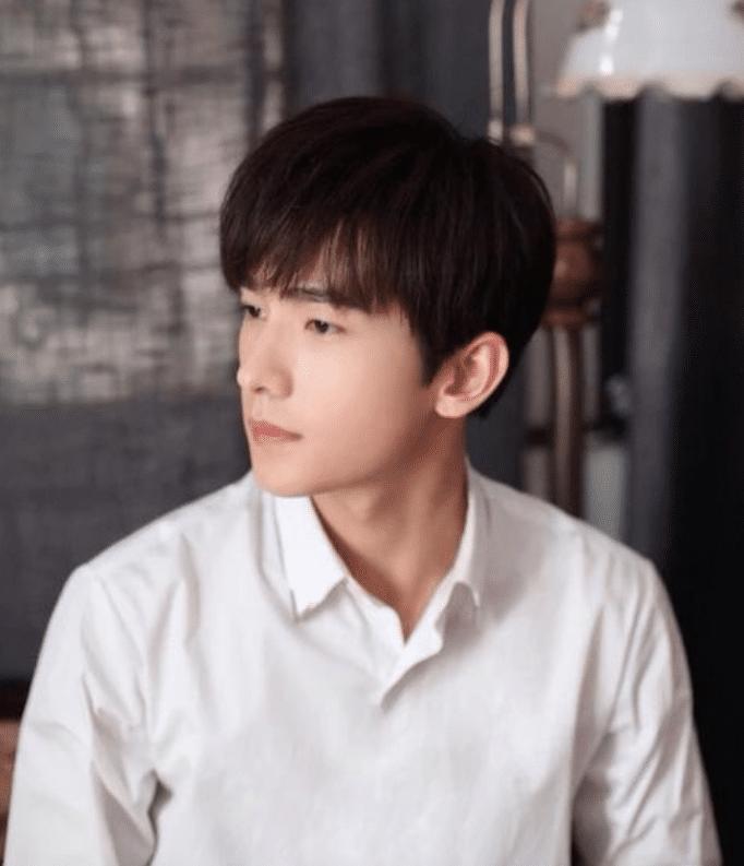 明星还有第二个“身份”，张杰是大学老师，而