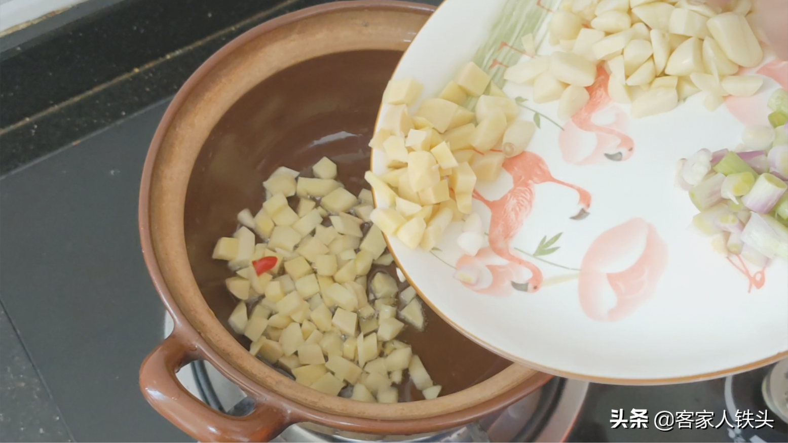 The special way to eat money belly, a famous delicacy in Guangdong teahouse, the taste is crisp but not rotten, it is really delicious