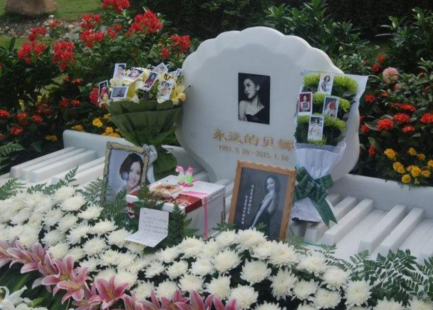 拜访姚贝娜墓地：鲜花不断祭拜者络绎不绝，一