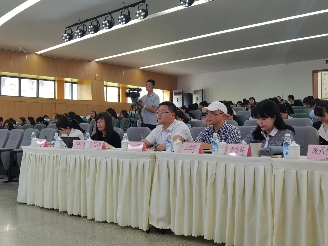 天府新区华阳小学「学科教研」“华四”两校一体，融合教研活动