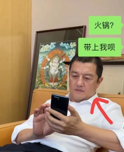 李亚鹏有多宠女儿？亲吻大腿风波后，本尊：女儿脚趾头都是臭香的