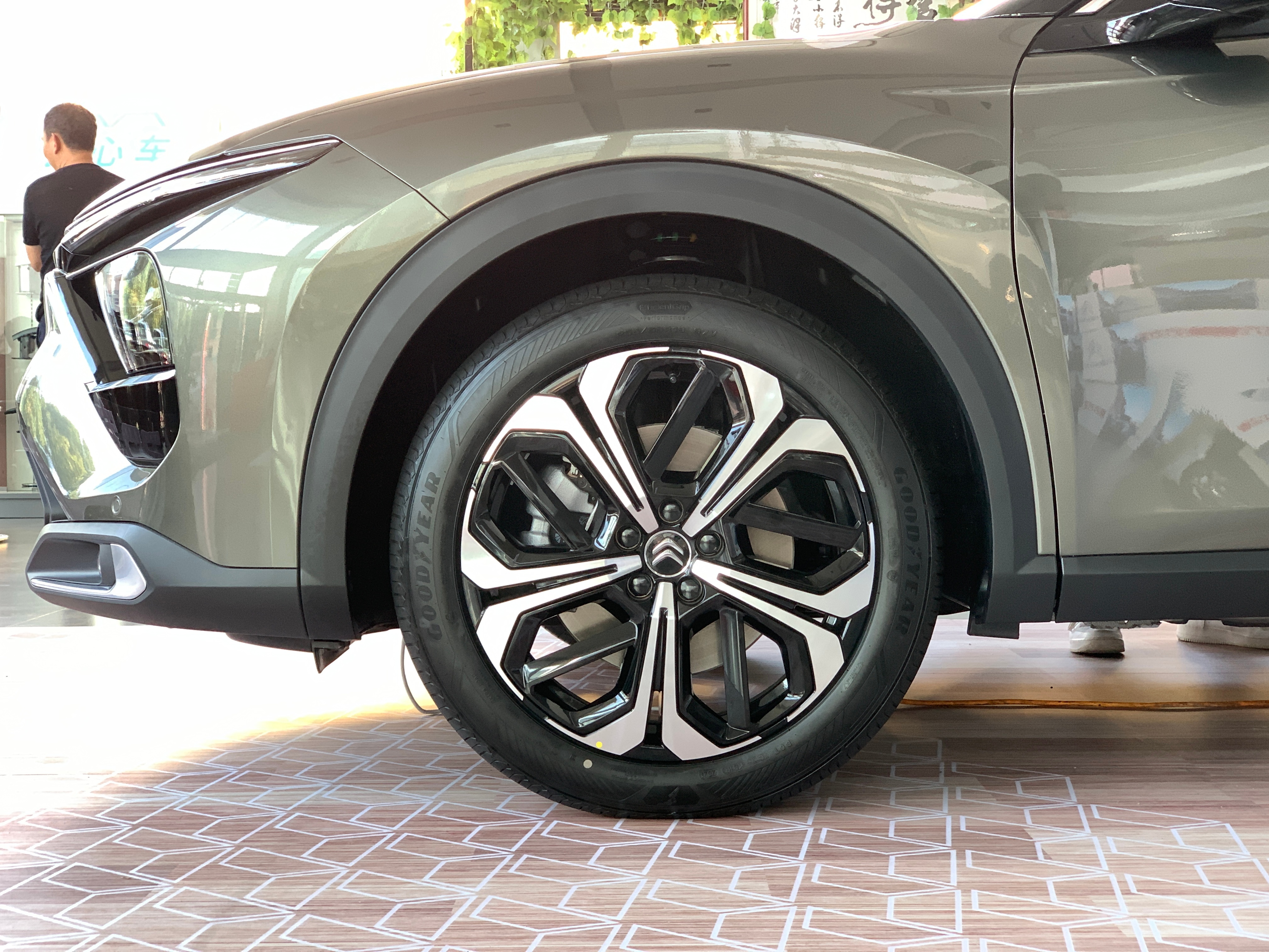 轿车+SUV+旅行车，凡尔赛C5X居然如此全能