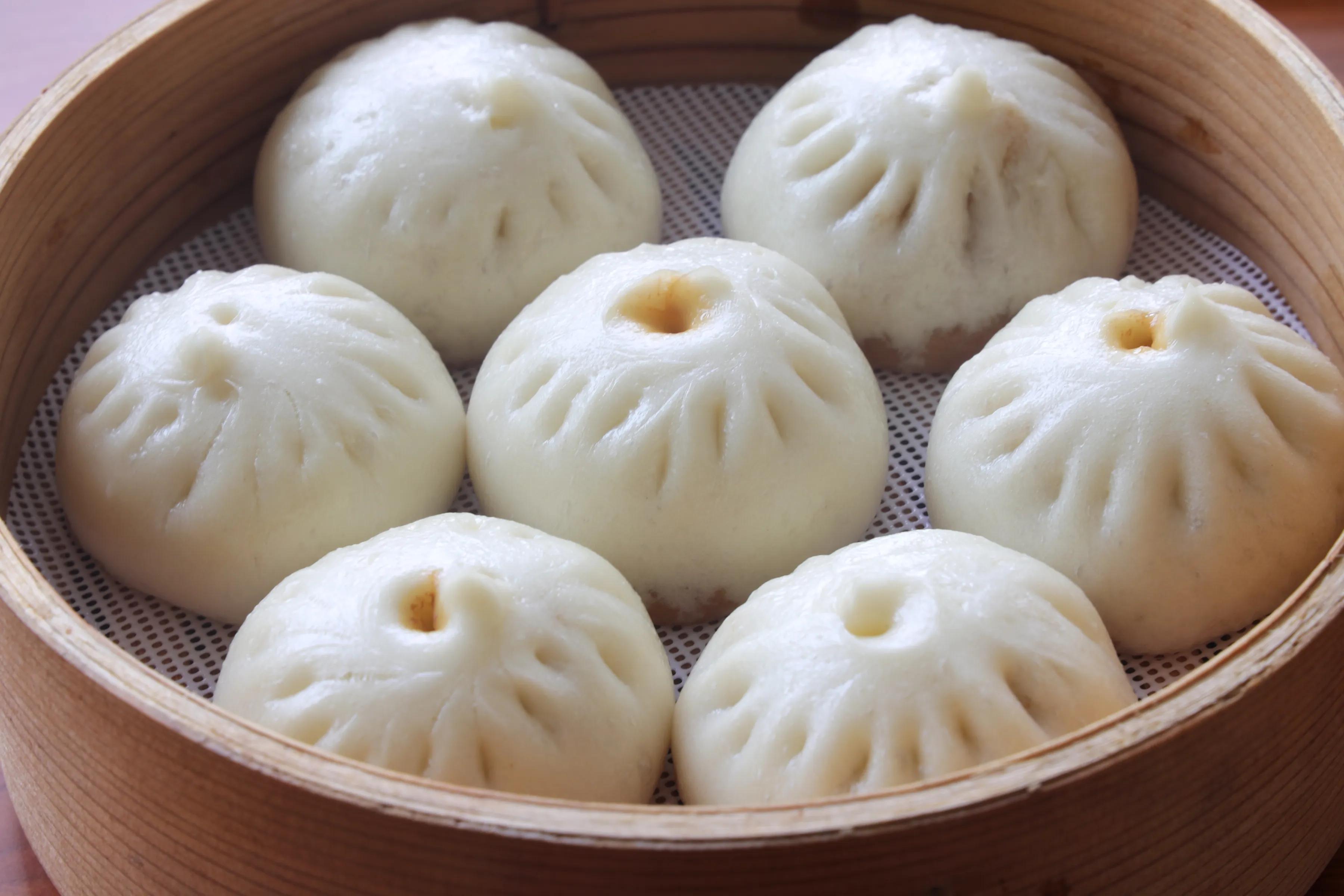 孩子要吃包子，一口氣在家做了20多個，個個鬆軟流湯汁，太好吃了