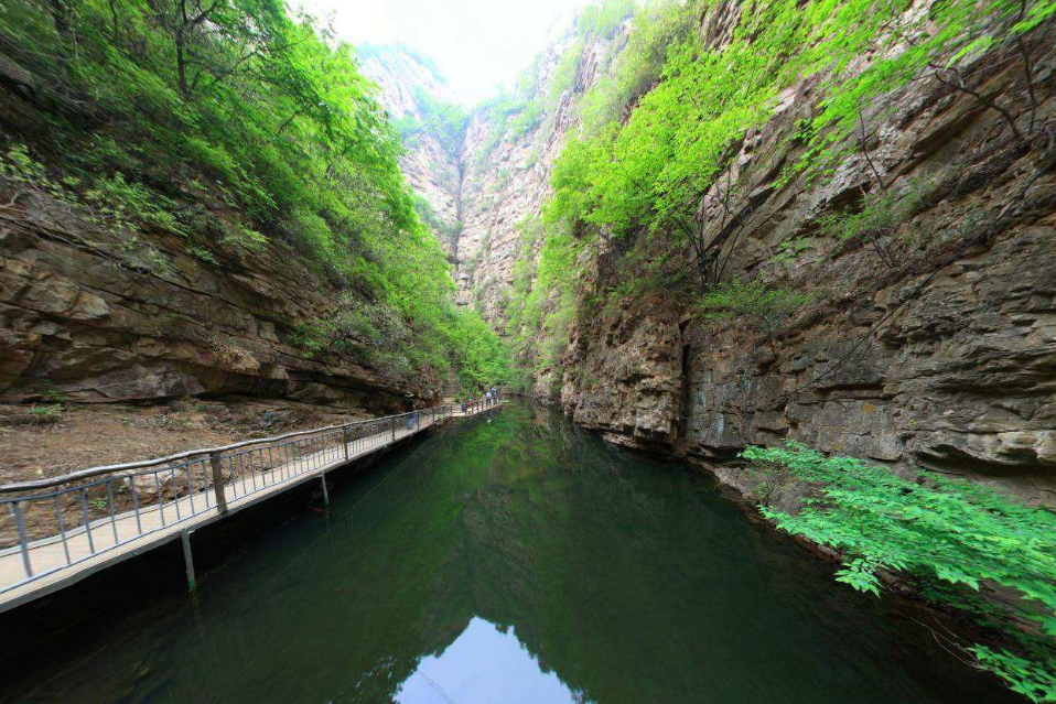 A popular attraction in Beijing, the scenery is as beautiful as Beihai Park, only 80 kilometers away from the city