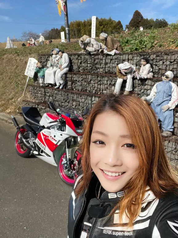 推特超人气日本“摩托美少女”,竟然是50岁大叔?粉丝们崩溃了