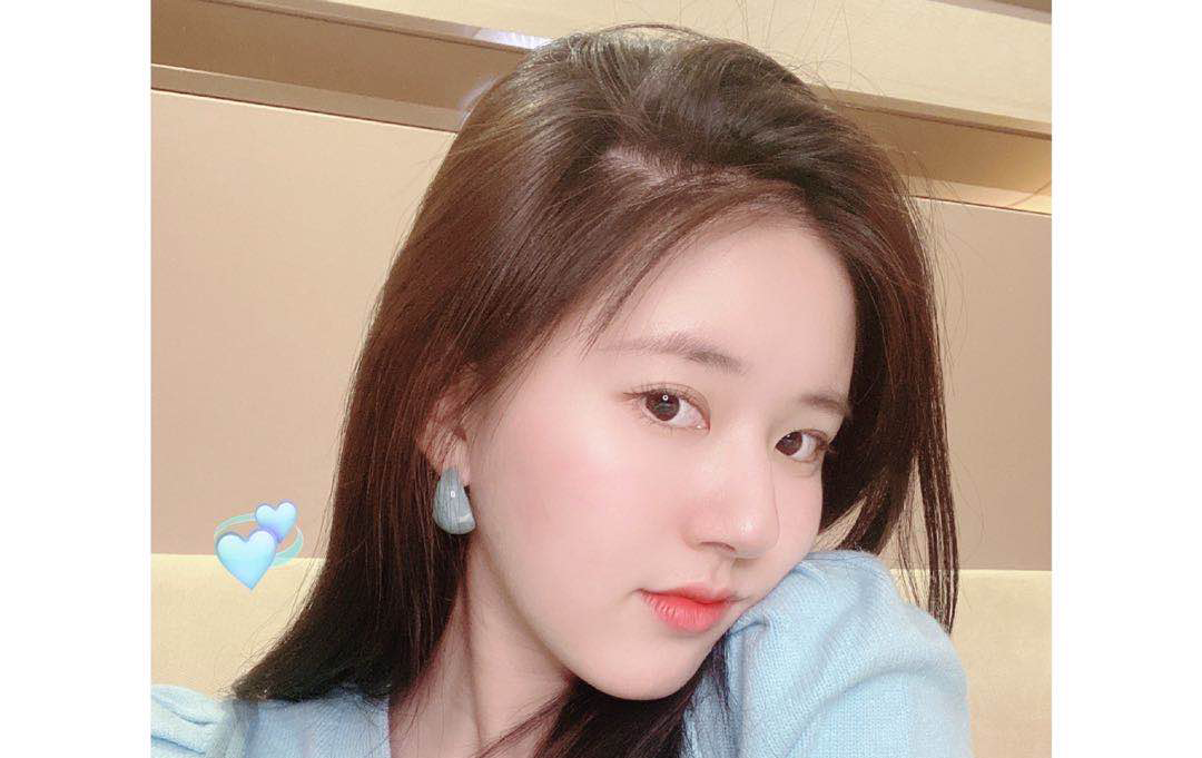 赵露思没有大长腿却善于自嘲，年纪轻轻情商高