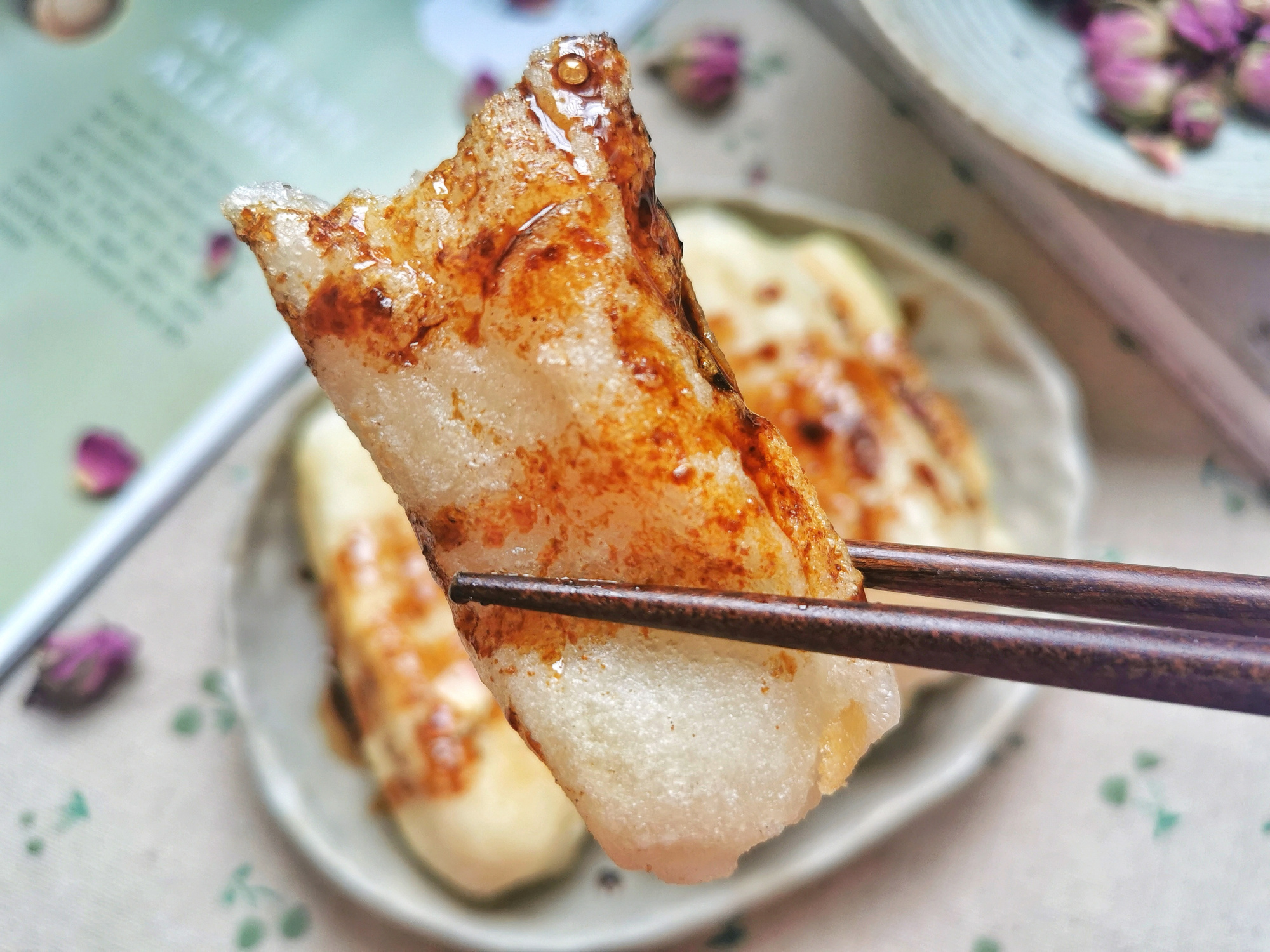 家裡有糯米粉的，試試做手工糍粑，淋上紅糖汁，比火鍋店的都好吃