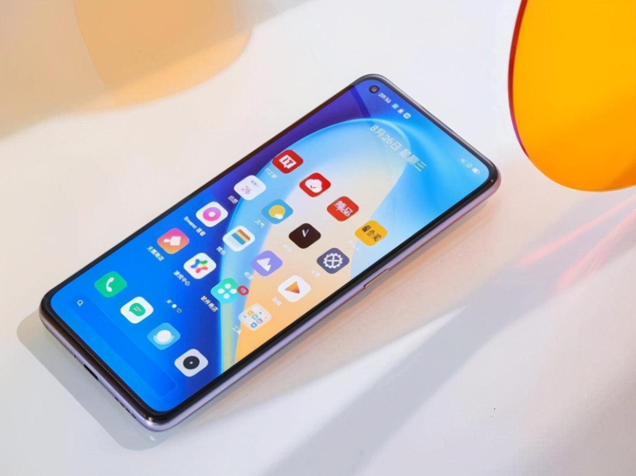 256GB+6400万四摄+65W闪充，重回1799元，柔性屏旗舰无奈加速退场