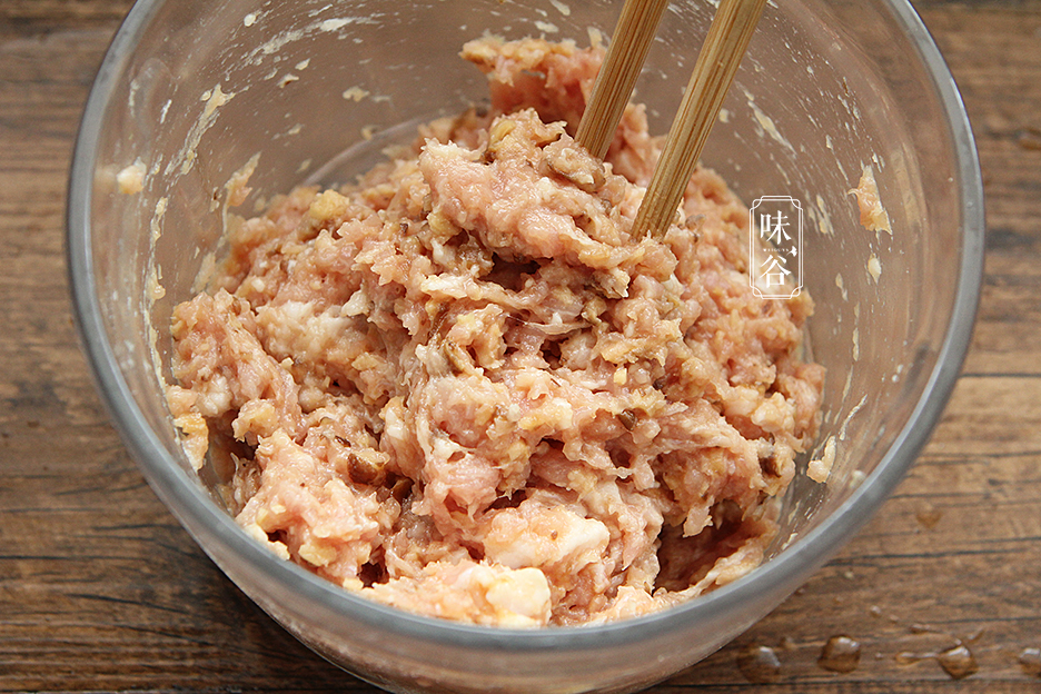 小滿後天氣熱，多給家人做這個吃，蒸一蒸澆上料汁，好吃還解暑