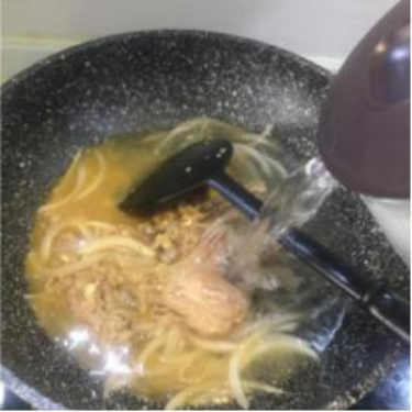 紧实的牛肉搭配嫩滑的豆腐，满满一锅汤，暖心又暖胃