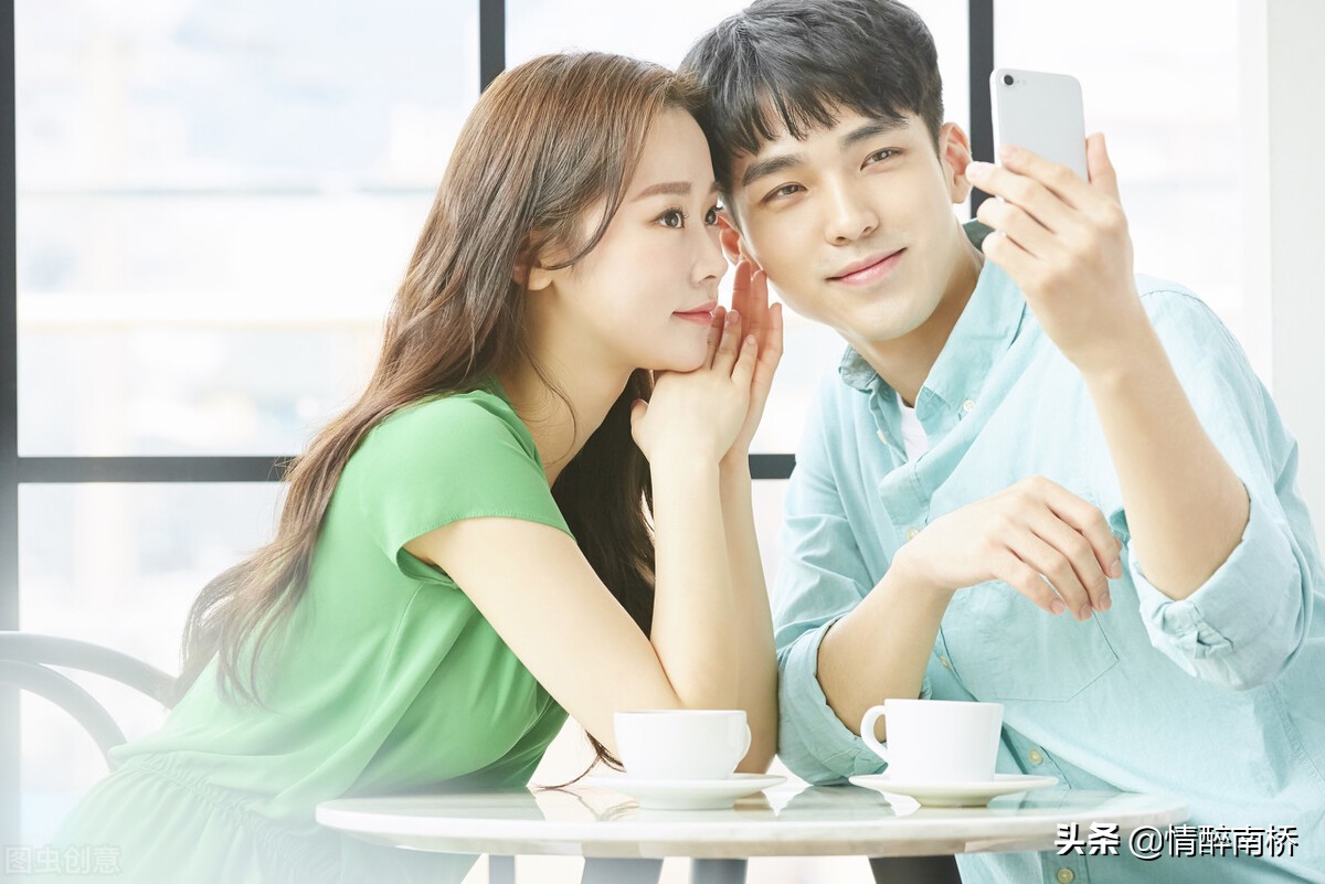 女人对你有好感，会有这五种小“暗示”，男人要读懂