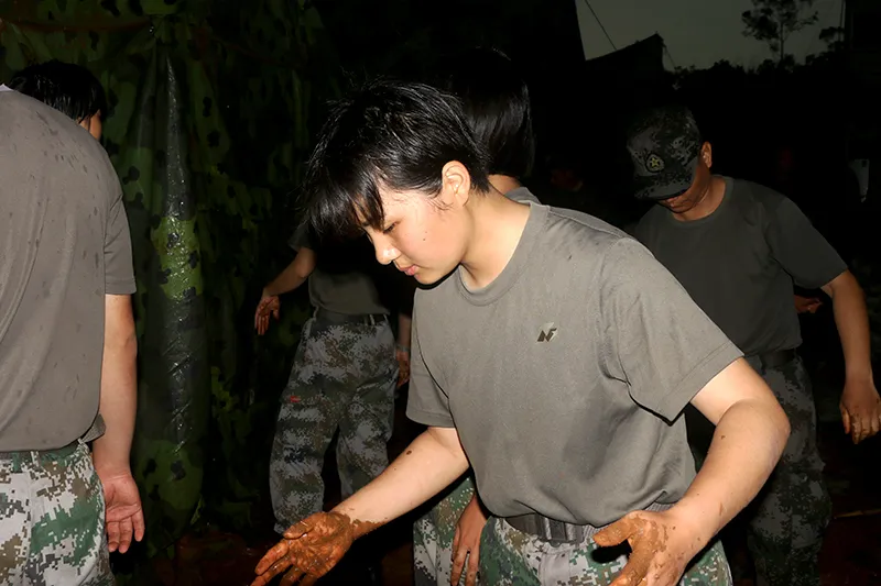女兵野外駐訓(xùn)，到底有多野？