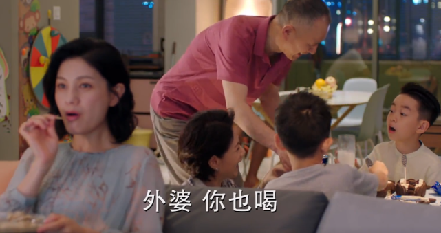 陪你一起长大：4个不同阶层家庭的晚餐，一顿饭看出贫富的差距