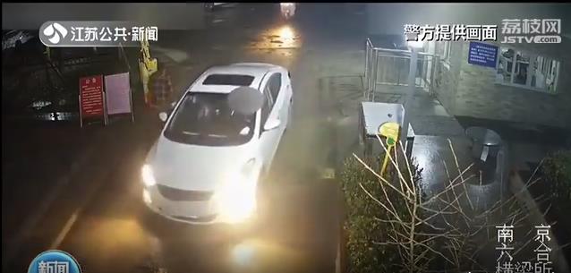 撞车后就逃跑？南京警方凭借后视镜挂件找到肇事司机