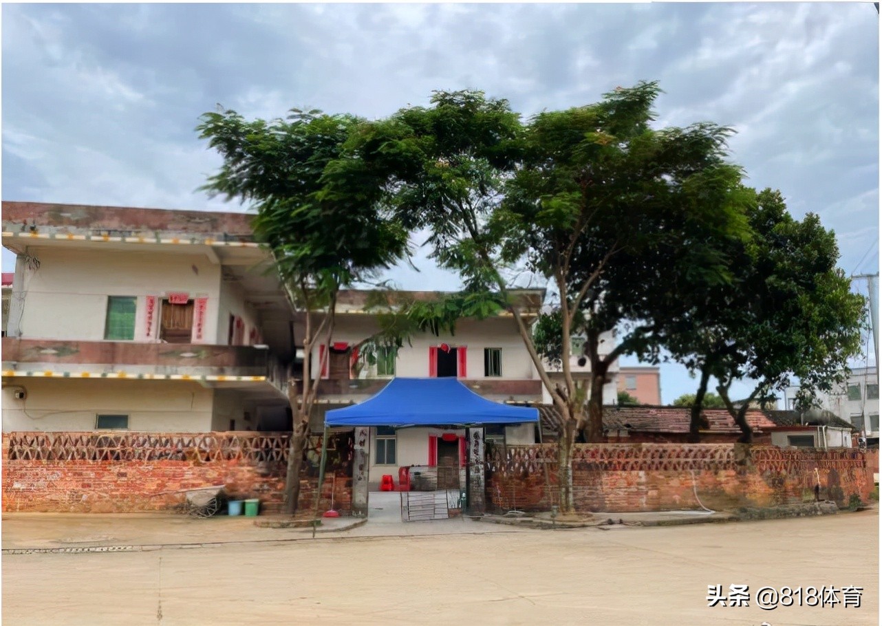 冒泡!全红婵消失4天终现身,祝师兄陈艾森中秋快乐,森哥叫她吃月饼