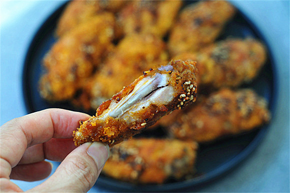 不用面粉不用炸，十分钟上桌的香辣脆皮鸡翅，又酥又嫩不上火