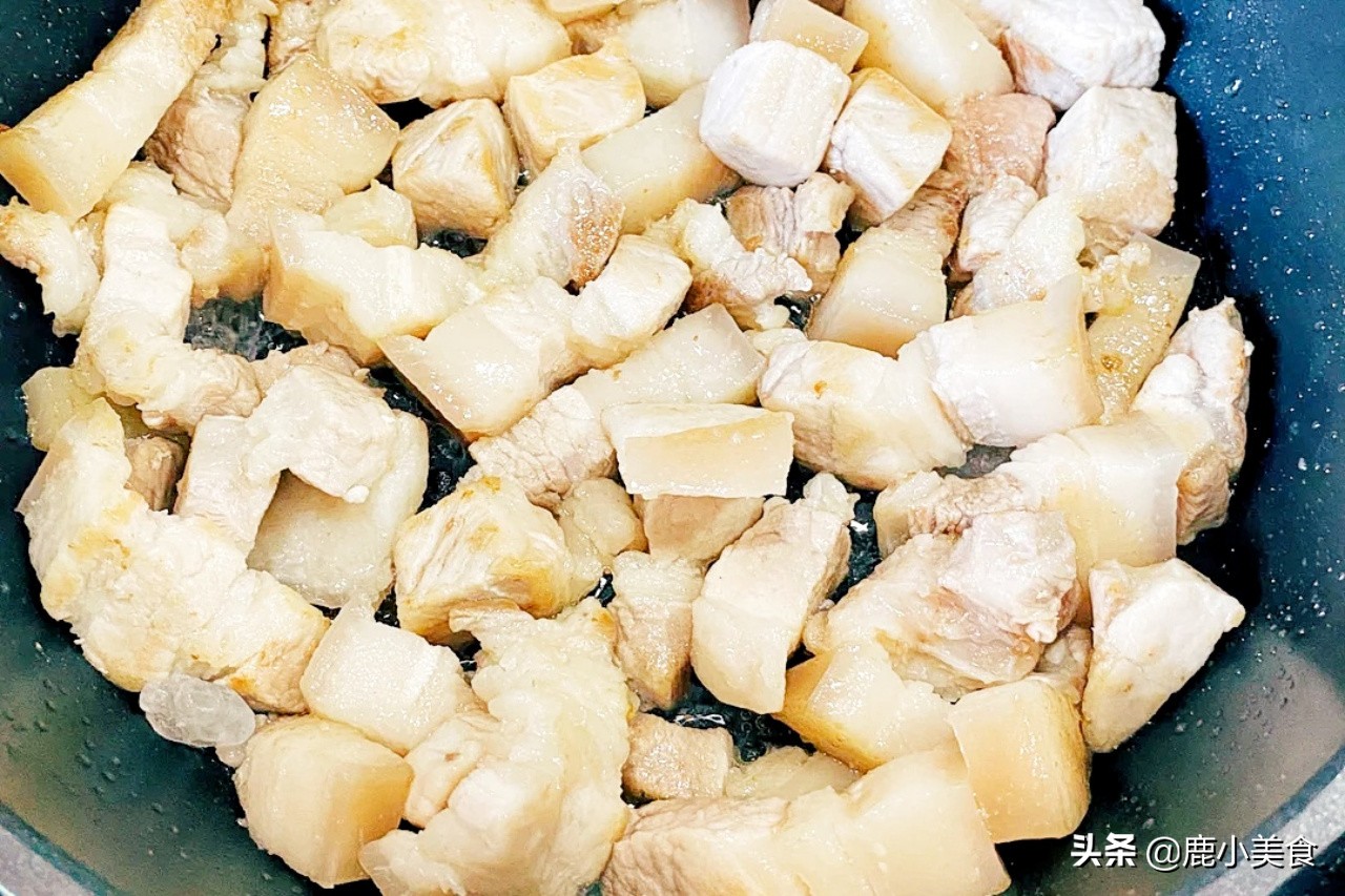 我家红烧肉从来不焯水，用3个步骤代替，红烧肉酱香软嫩，无腥味