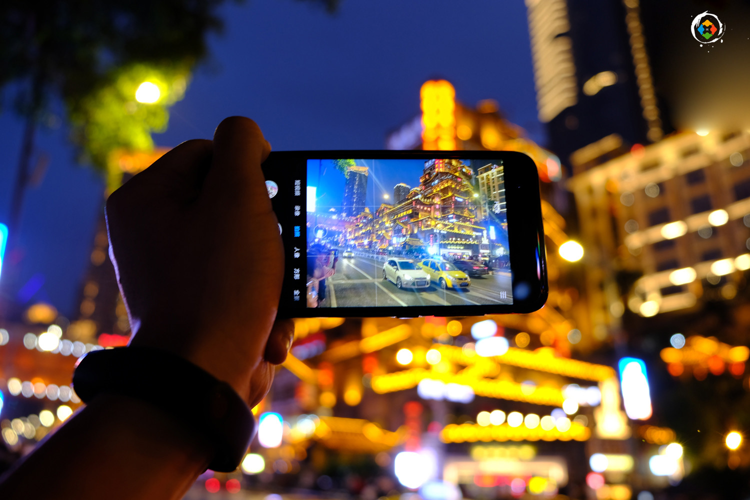 重庆洪崖洞开始形象包装，2个月没有外墙灯饰，游客还会去吗？