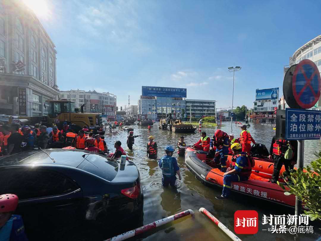 卫辉百年医院万人大转移：医生边推担架边哭，新生宝宝还套着塑料袋