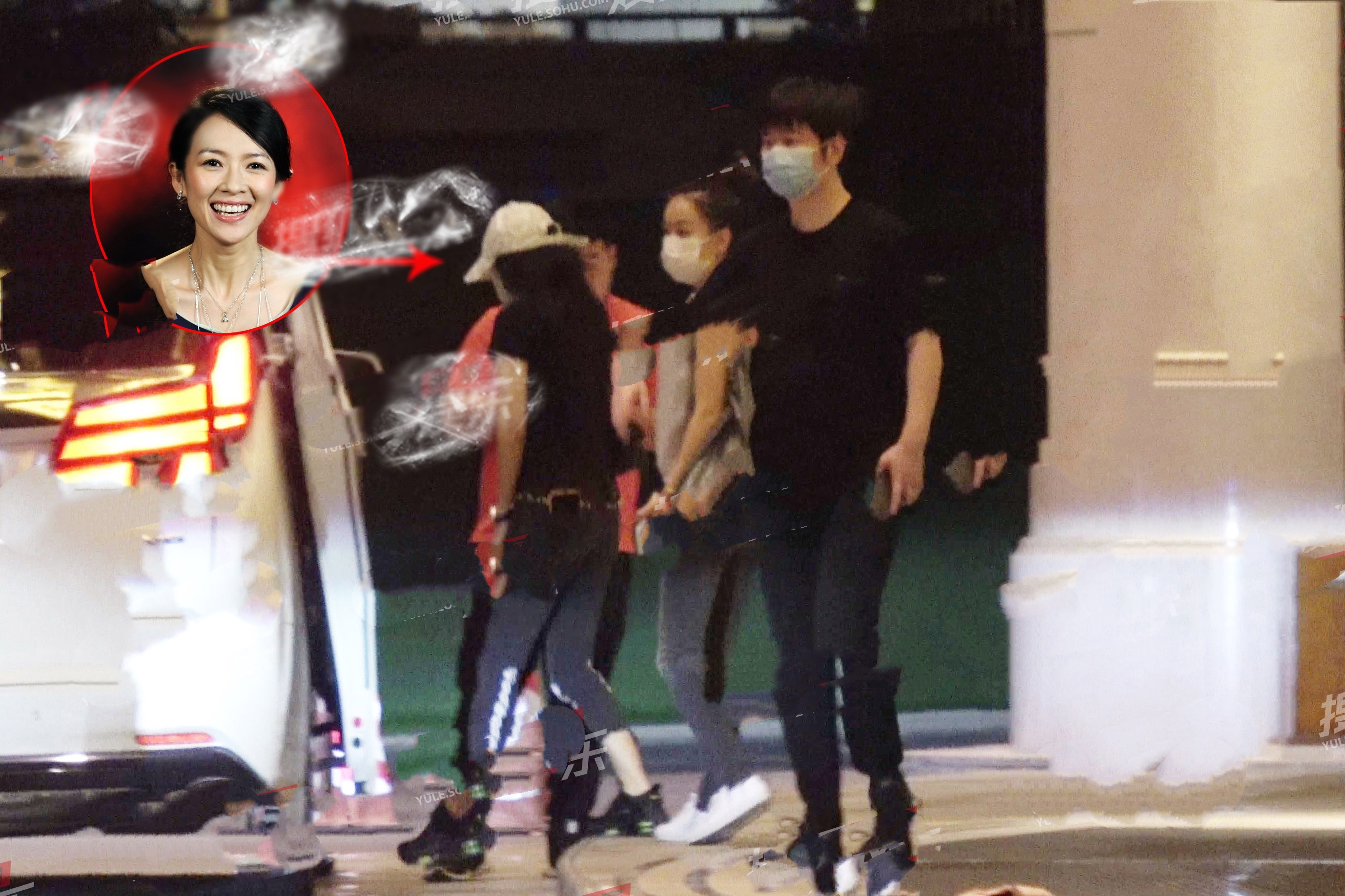 章子怡一家外出就餐，媽媽匆忙先行，汪峰帶娃抱醒醒變超級奶爸