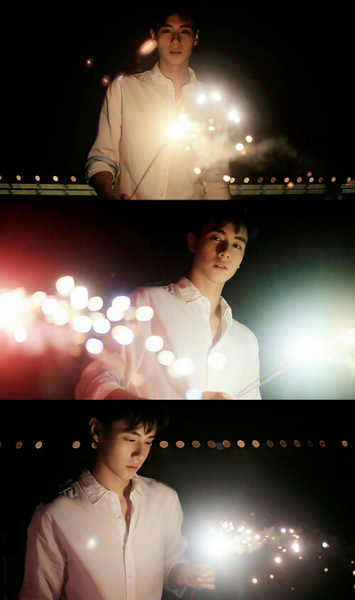 Star takes a picture to also bump into prop, firework good subject is big, which star is the most good-looking? 