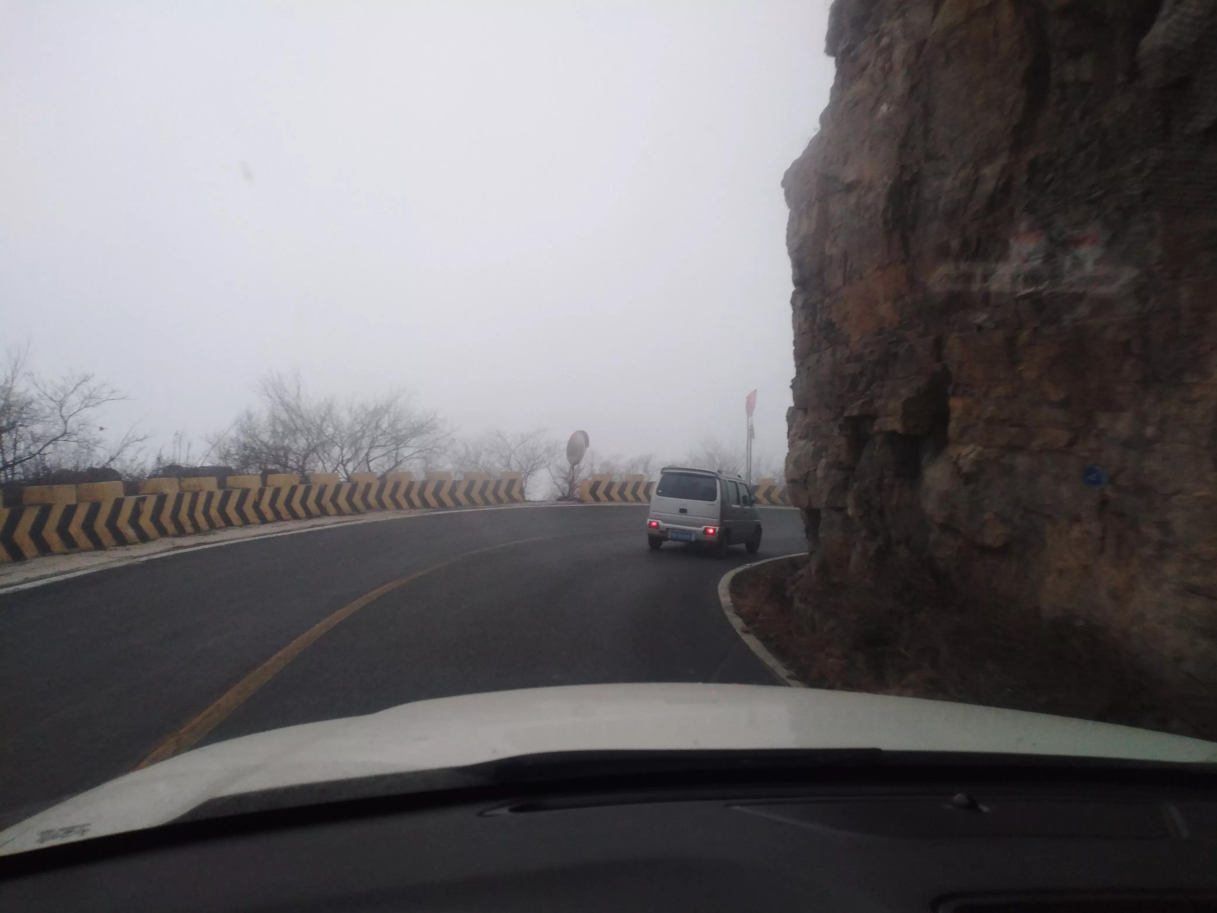 這條盤山公路，各種彎道隧道繞，就藏鄭州周邊，你知道哪兒嗎