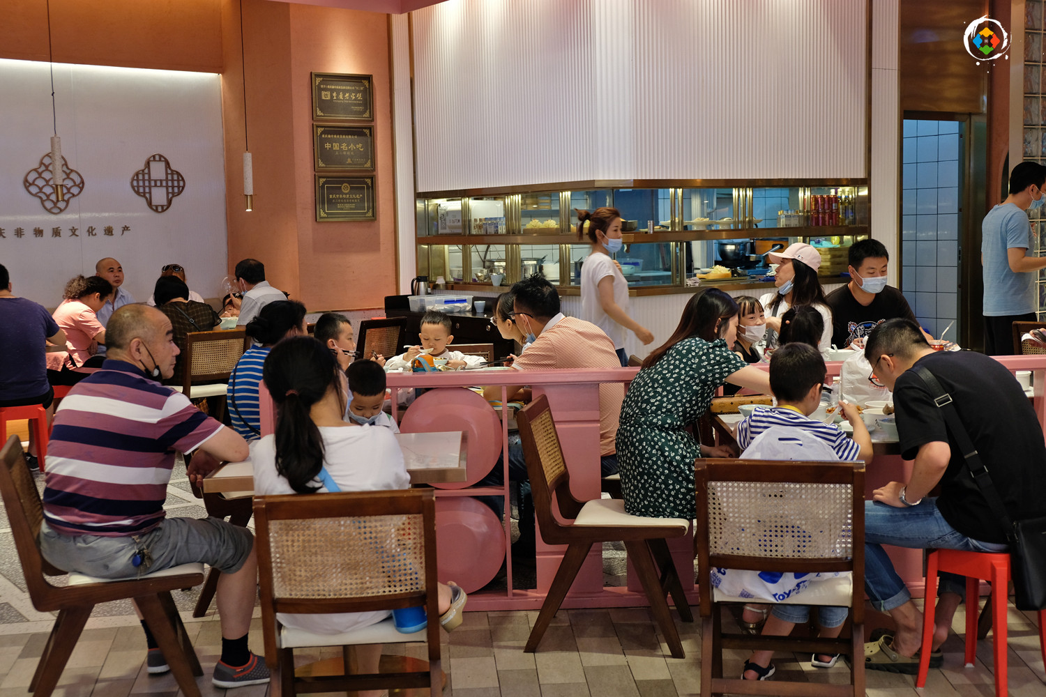 老字号遭差评就报警，被官方解除加盟合作，好口碑怎么都没了？