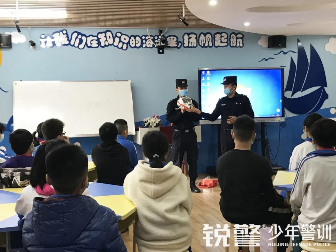 锐警少年警训：消防演练进校园 重视防火助安全