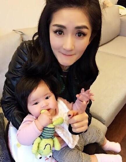 有種“差別”叫月子洗頭，謝娜42天不洗，袁詠儀天天洗，差距太大