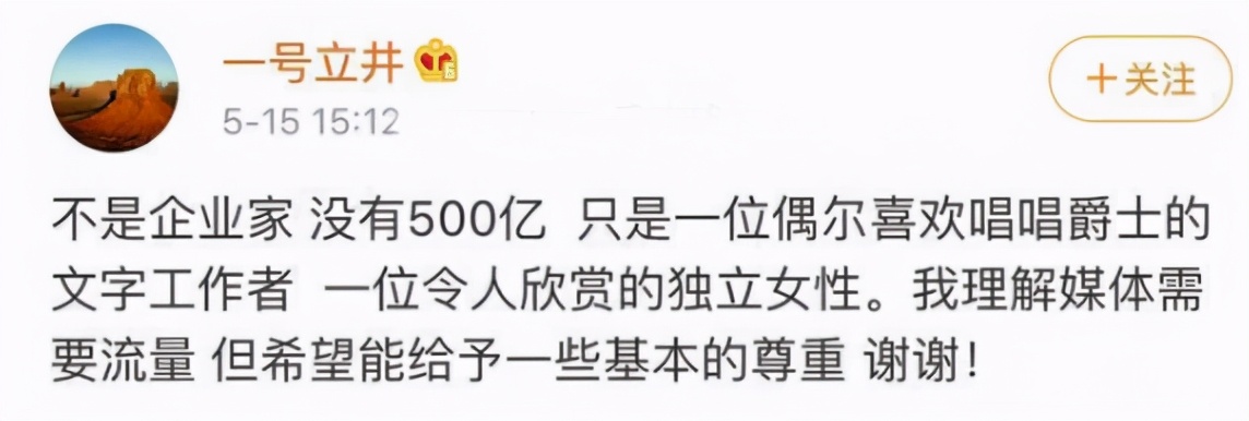 李亚鹏带女儿见女友，“一家三口”逛街显拘谨，李嫣捧手机玩不停