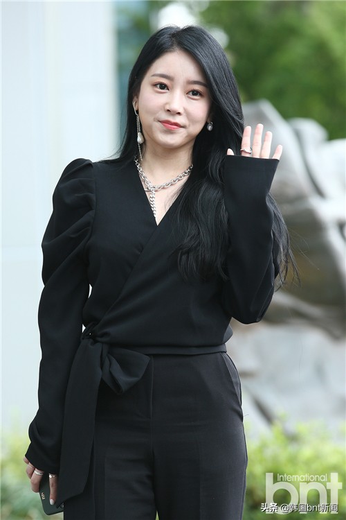 朴昭妍×金浩仲为录制综艺《黄金渔场之Radio St