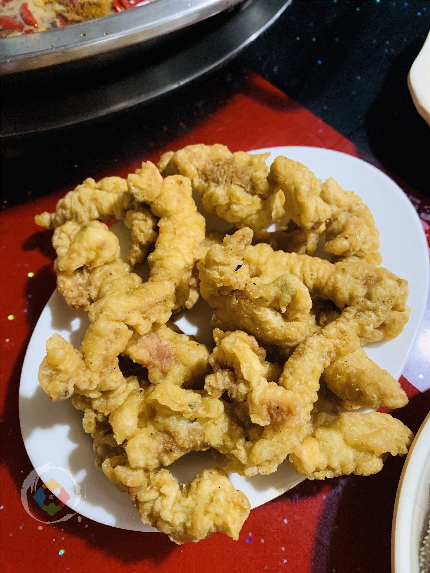 重庆储奇门的鳝鱼火锅，24小时营业，是白象街最后的坚守