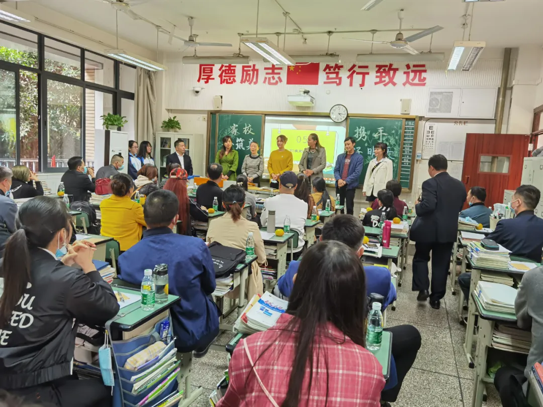 家校合力,静心守望——华阳中学举行高2022届秋季家校联系会