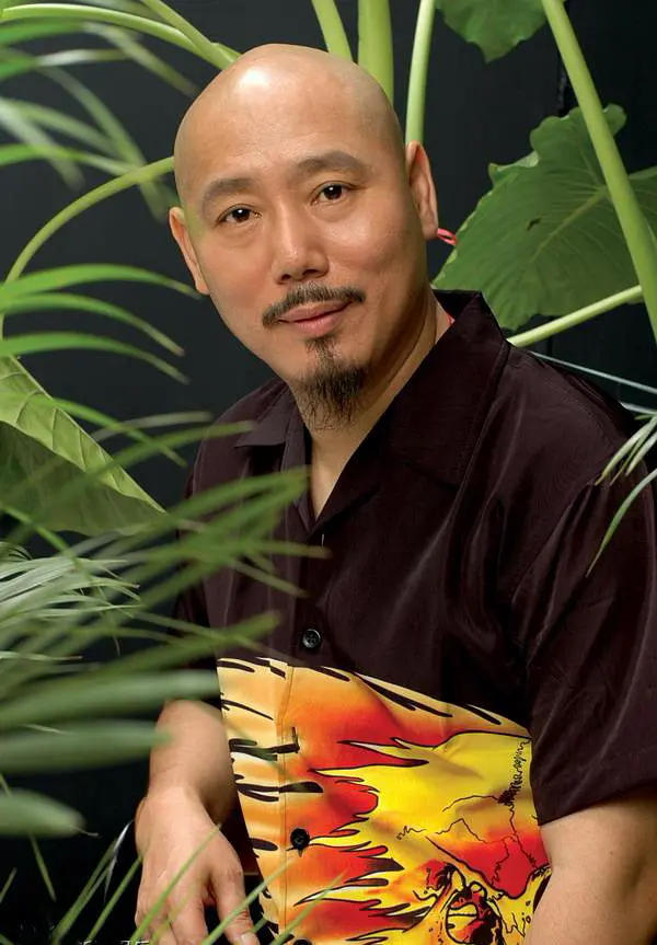 李诚儒住豪宅娶娇妻，儿子却辍学、买不起房，