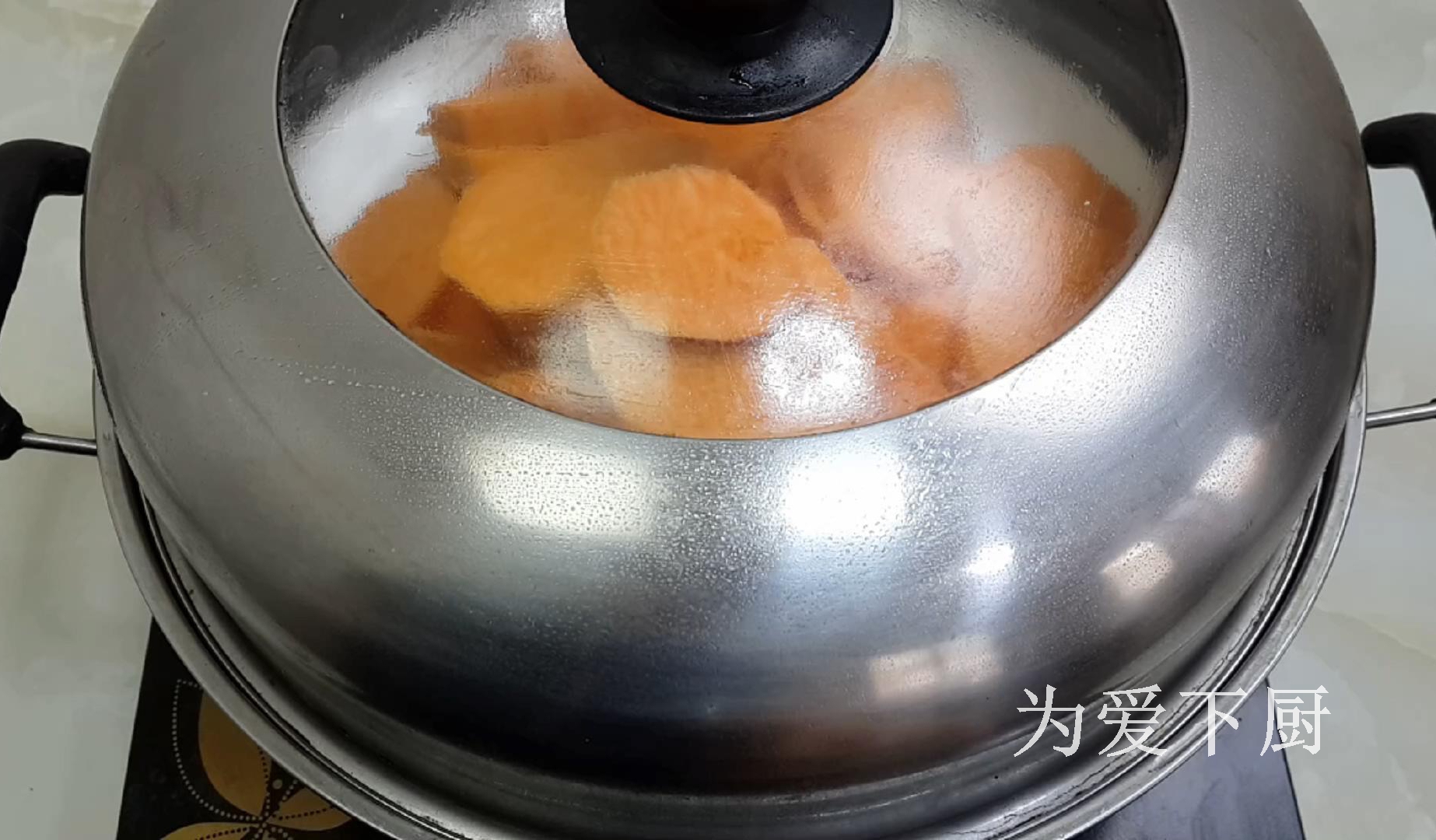 這零食的做法太好吃了，冰箱裡一放，比薯片還好吃，一口一個真香