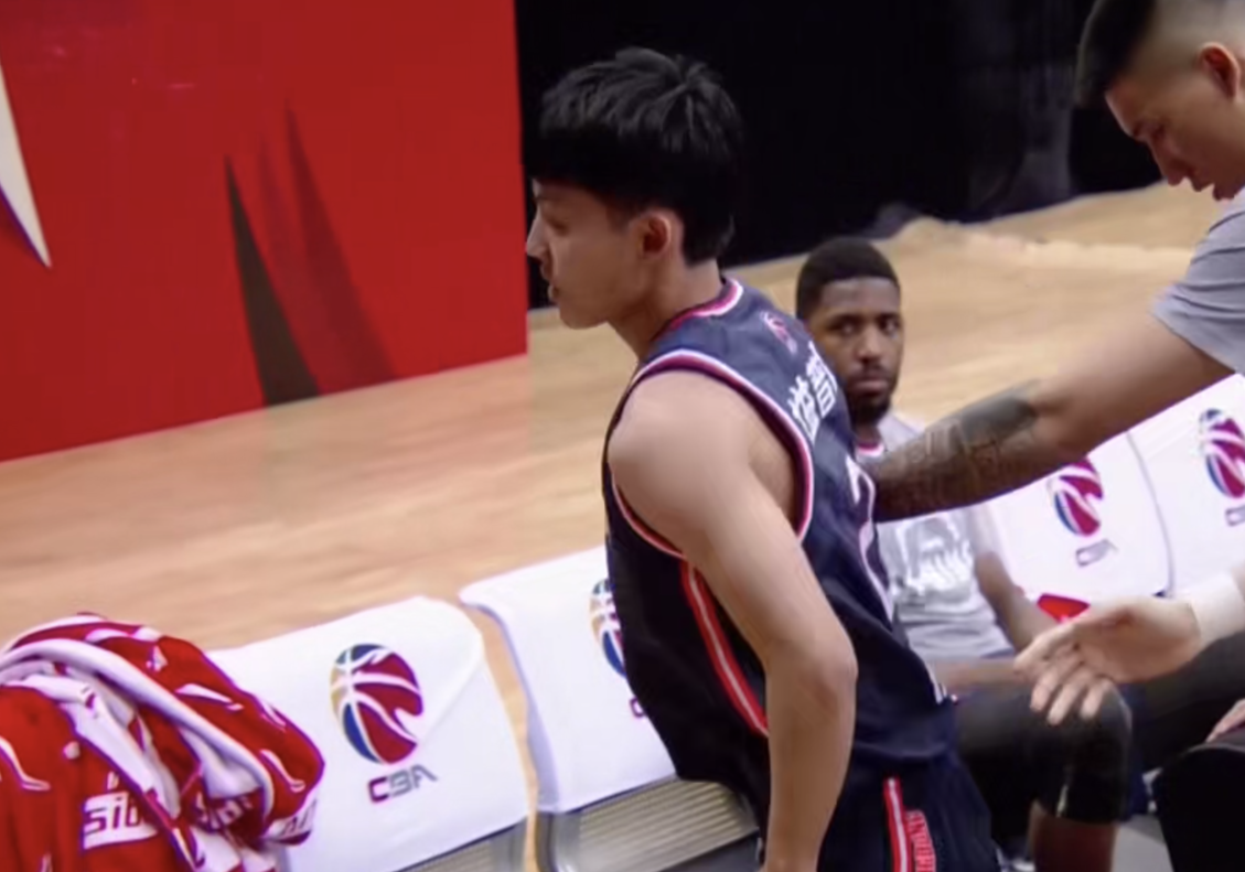 Guangdong bangs 8-0 makes a steel muddled! Xu Jie ham is contused + thin leg jumps down, du Feng fastens risk one's life needlessly