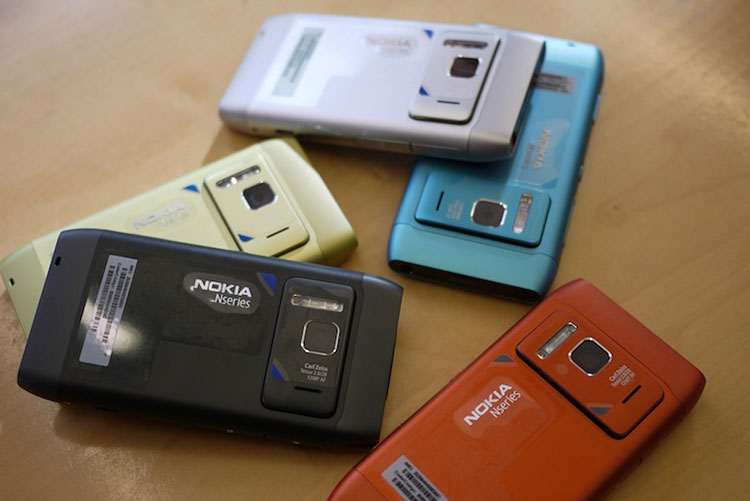 它是Nokia第一款1200万清晰度手机上，还先发塞班3，但难阻时代潮流